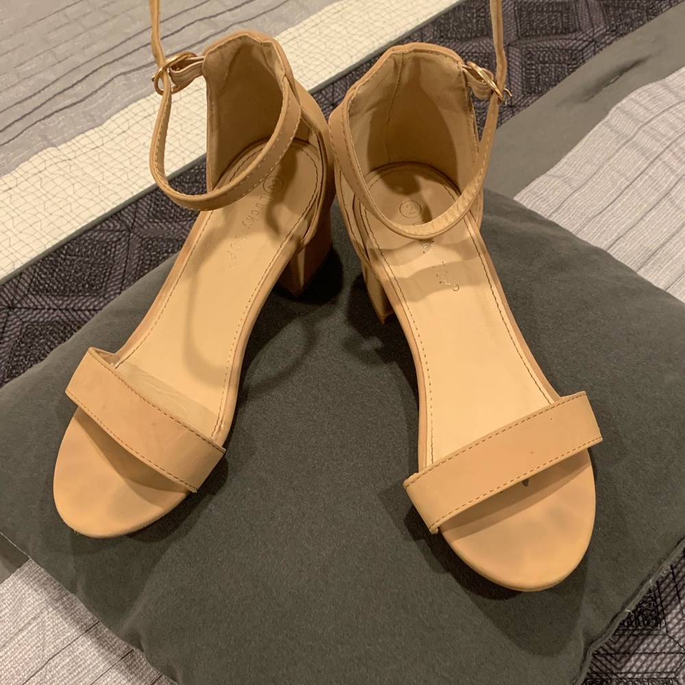 strappy sandal girl heel